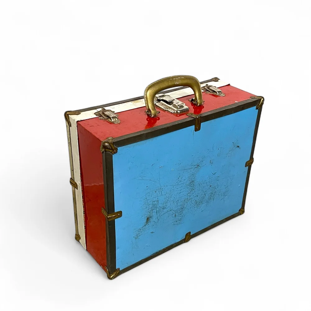 Vintage Arrow Roller Skates with Metal Carrying Case — Wall Star